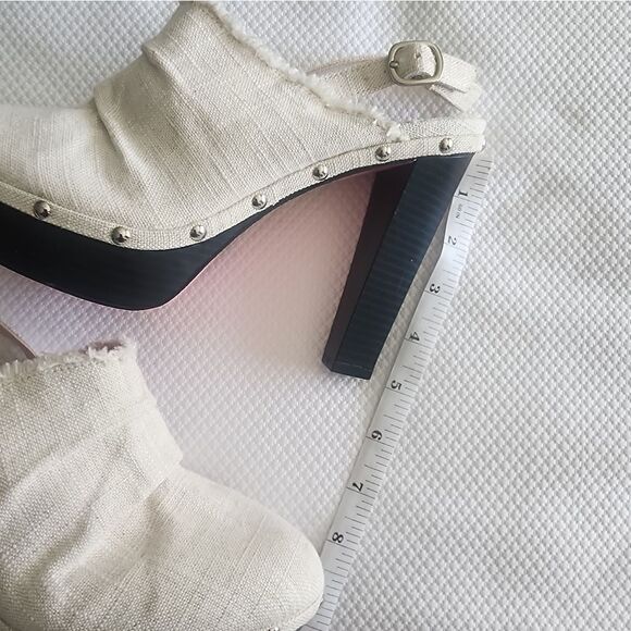 Alice + Olivia Cream and Black Mules with Platform - Picture 6 of 10